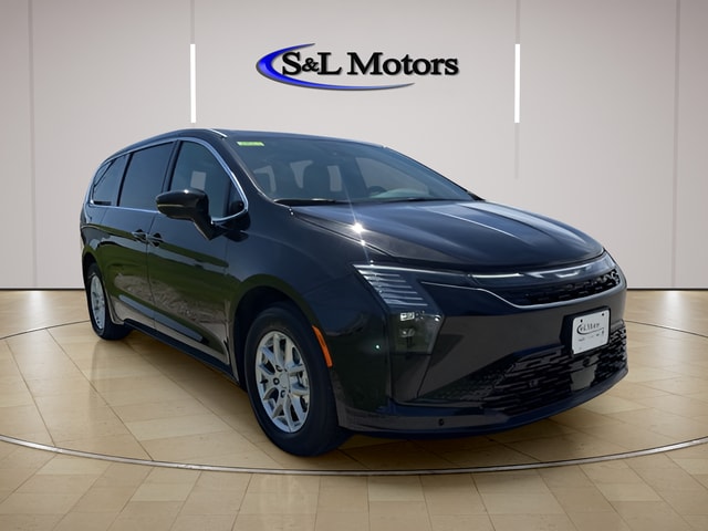 2027 Chrysler Pacifica Select's photo