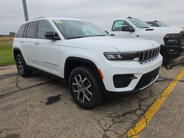2027 Jeep Grand Cherokee LAREDO X 4X4 Sport Utility for Sale in Pulaski WI