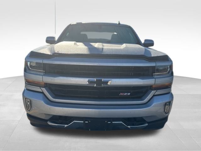2018 Chevrolet Silverado 1500 LT photo 2