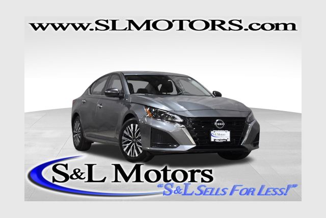 2024 Nissan Altima SV's photo