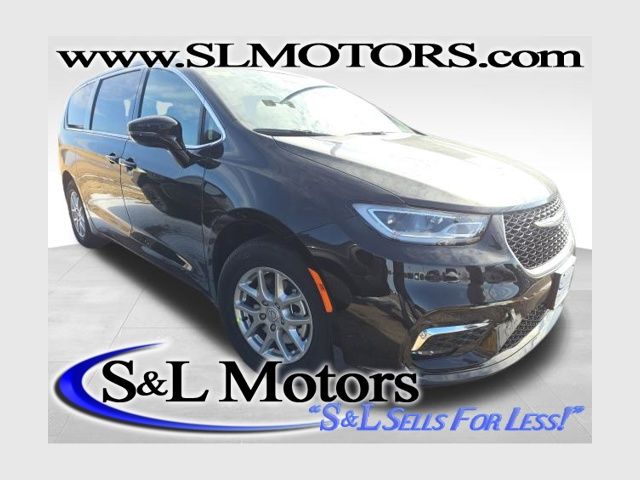 2026 Chrysler Pacifica Passenger Van 