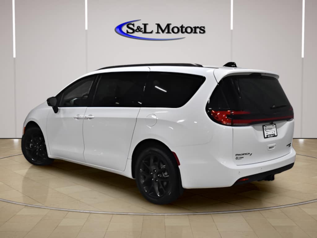 New 2026 Chrysler Pacifica LIMITED AWD Passenger Van