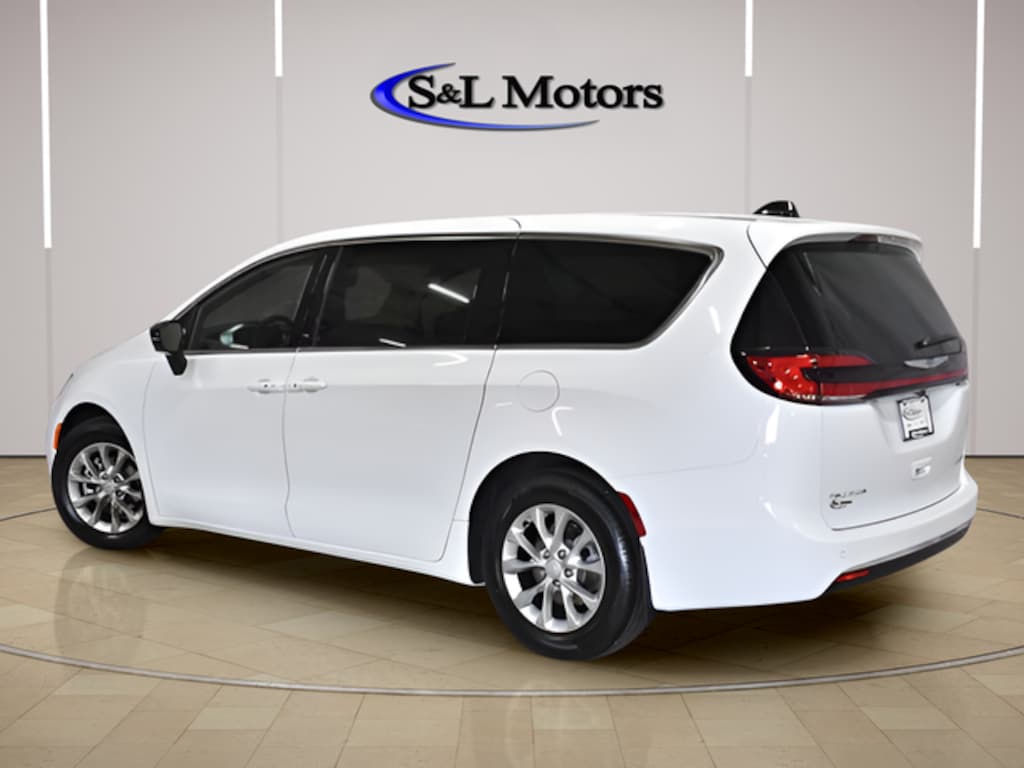 New 2026 Chrysler Pacifica LIMITED Passenger Van
