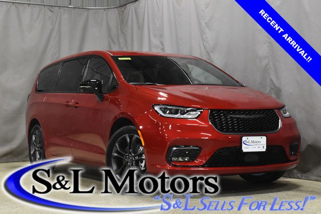 2026 Chrysler Pacifica Passenger Van 