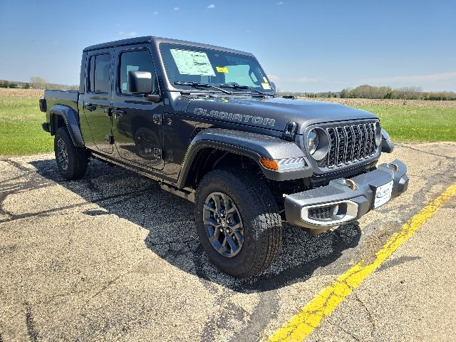 2026 Jeep Gladiator 85th Anniversary Edition Auto's photo