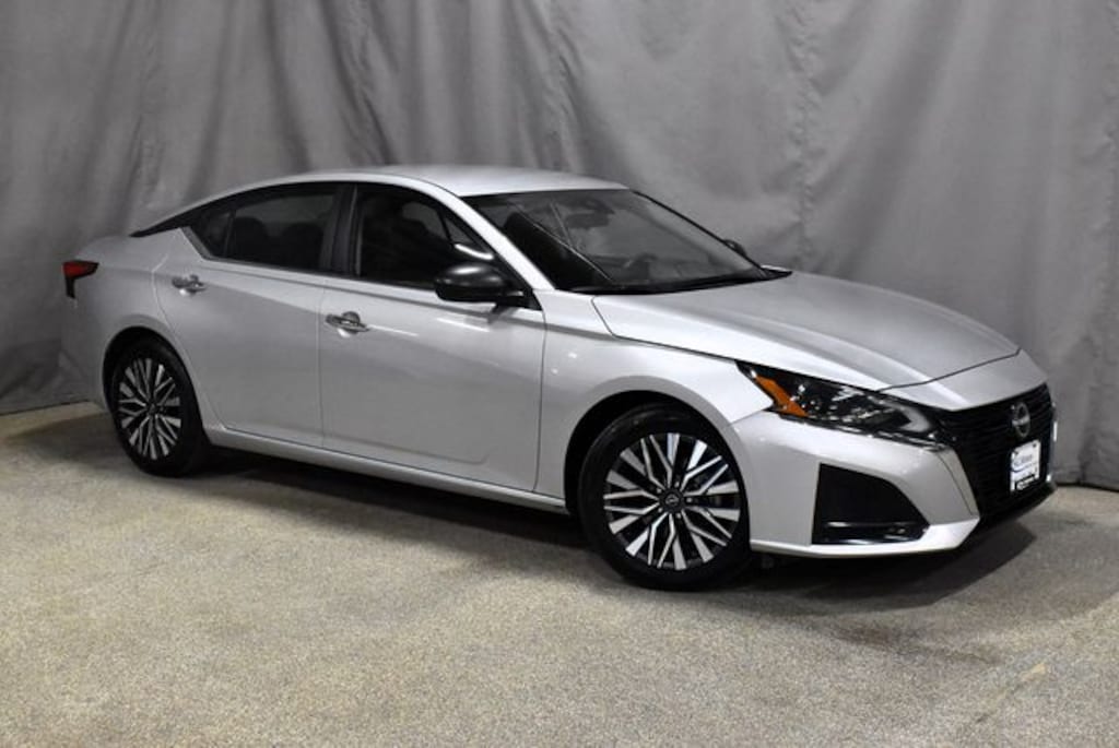 Used 2024 Nissan Altima 2.5 SV Sedan