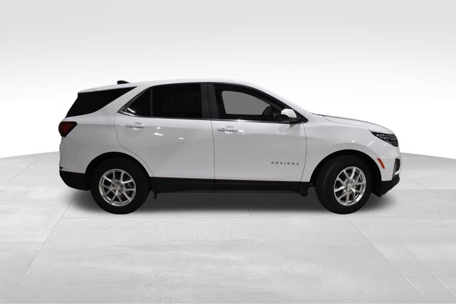 2024 Chevrolet Equinox LT photo 2