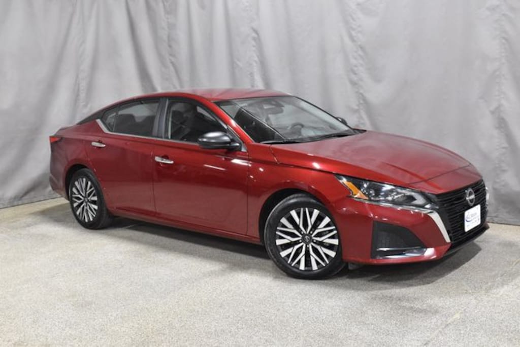 Used 2024 Nissan Altima 2.5 SV Sedan