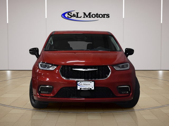 2024 Chrysler Pacifica Touring L's photo