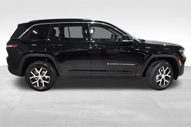 2025 Jeep Grand Cherokee Limited photo 2