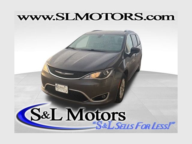 2020 Chrysler Pacifica Touring L's photo