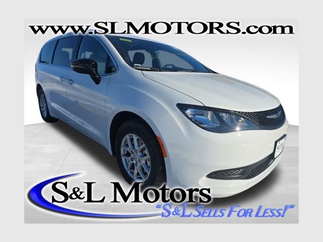 2026 Chrysler Voyager LX's photo