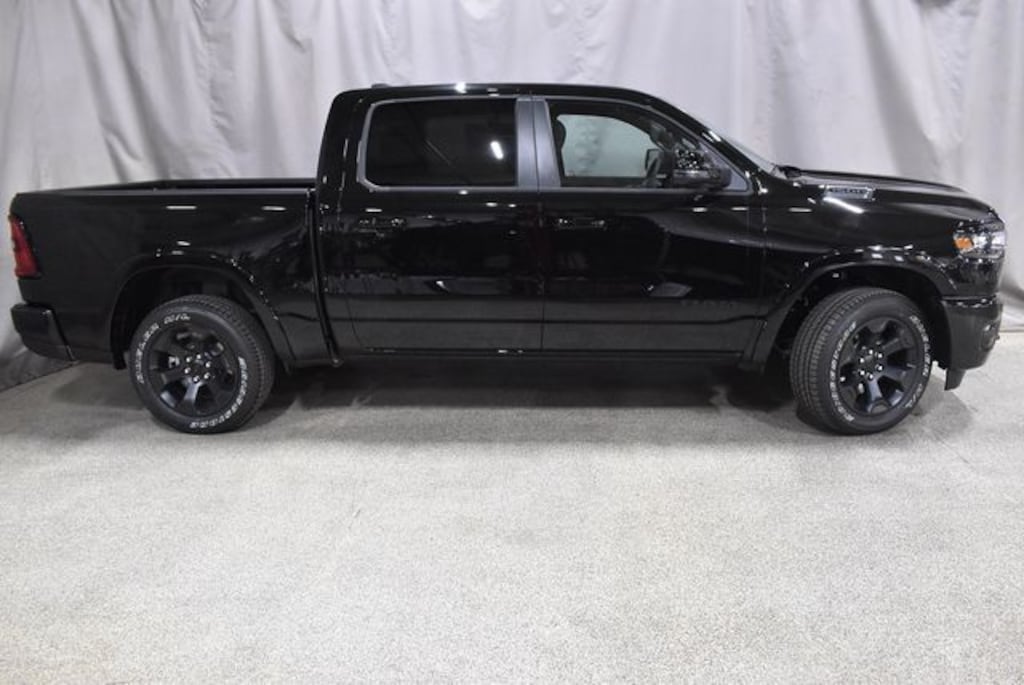 New 2026 Ram 1500 BIG HORN CREW CAB 4X4 5'7 BOX Pickup