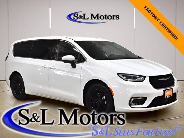 2023 Chrysler Pacifica Touring L's photo