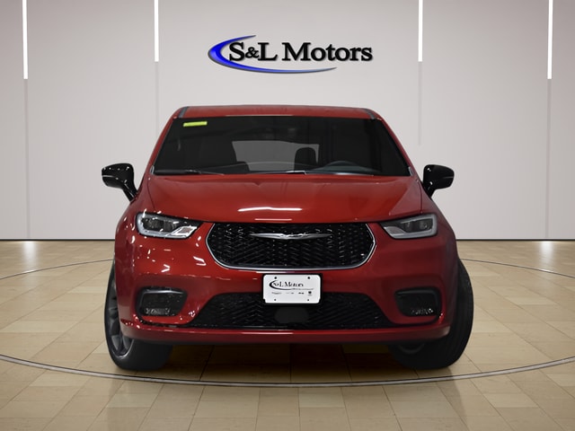 2026 Chrysler Pacifica Select's photo