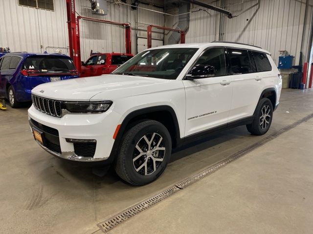 2023 Jeep Grand Cherokee L Limited 4x4's photo