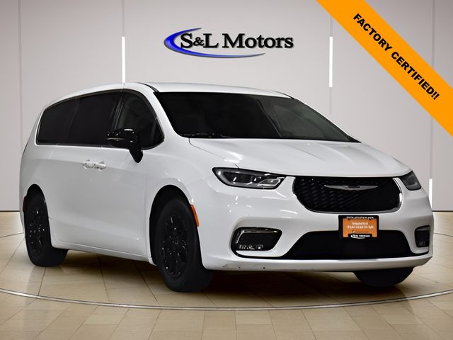 2024 Chrysler Pacifica Touring L's photo