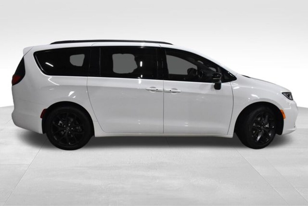 New 2026 Chrysler Pacifica SELECT Passenger Van