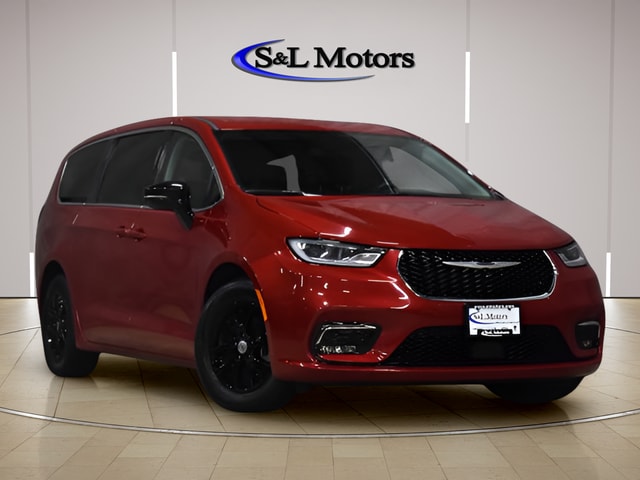 2024 Chrysler Pacifica Touring L's photo