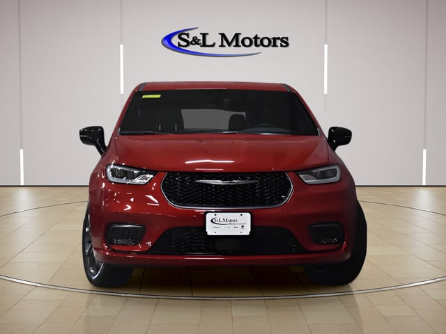 2026 Chrysler Pacifica Select's photo