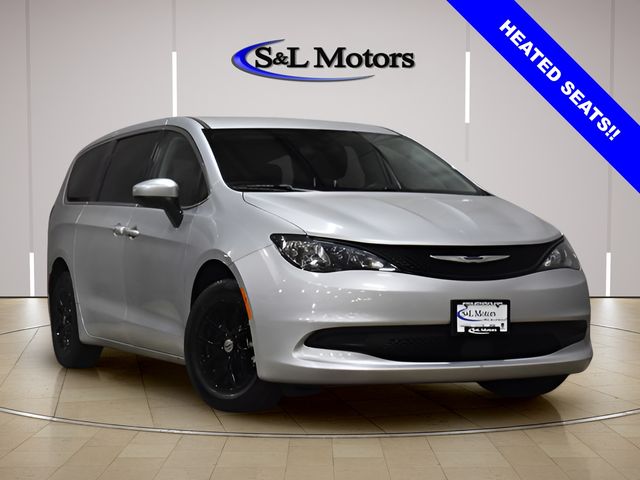 2023 Chrysler Voyager LX's photo
