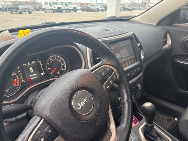 2014 Jeep Cherokee Latitude photo 2