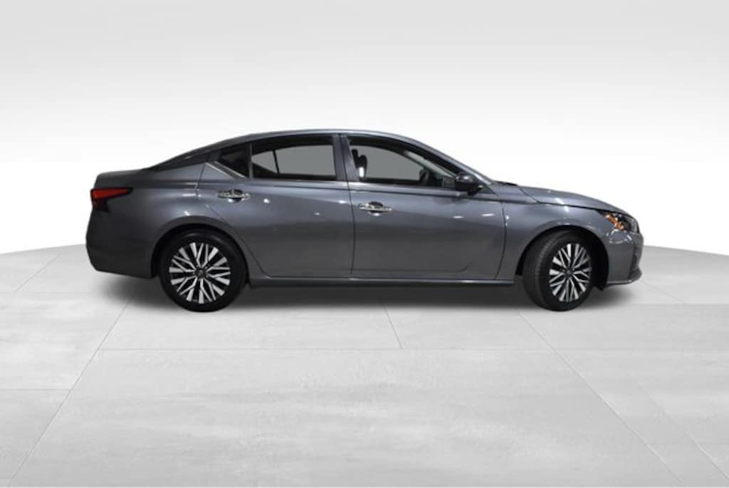 Used 2024 Nissan Altima 2.5 SV Sedan