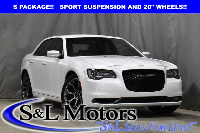 2015 Chrysler 300 S's photo