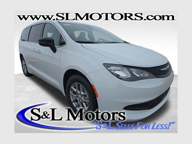 2026 Chrysler Voyager LX's photo