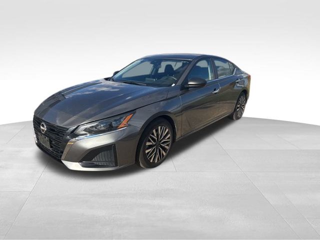 2024 Nissan Altima 2.5 SV photo 2