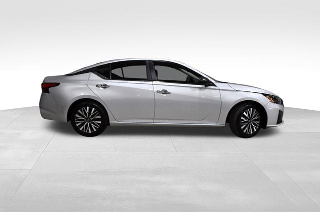 Used 2024 Nissan Altima SV with VIN 1N4BL4DV3RN376775 for sale in Pulaski, WI