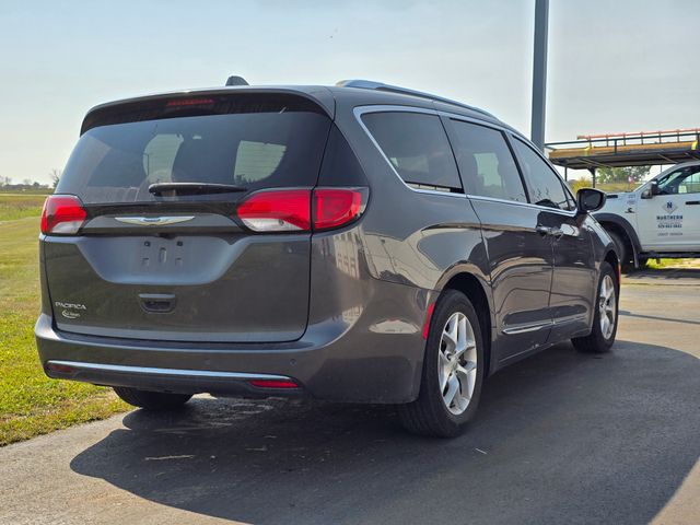 2018 Chrysler Pacifica Touring Plus photo 3