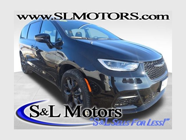 2026 Chrysler Pacifica Limited's photo