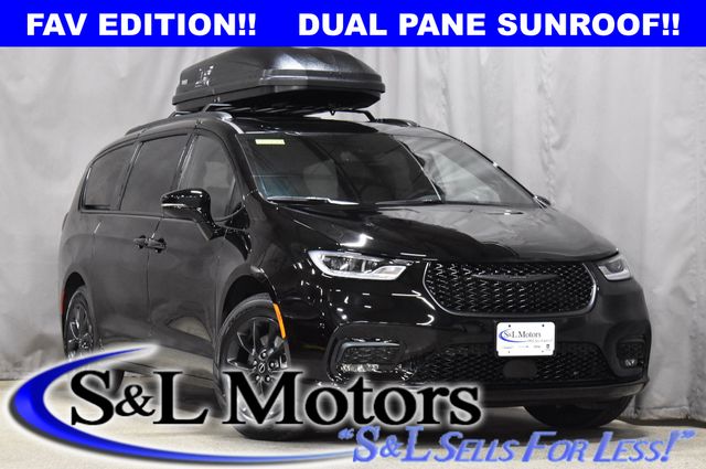 2025 Chrysler Pacifica Passenger Van 