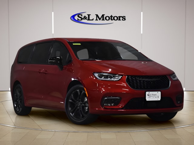 2026 Chrysler Pacifica Select's photo