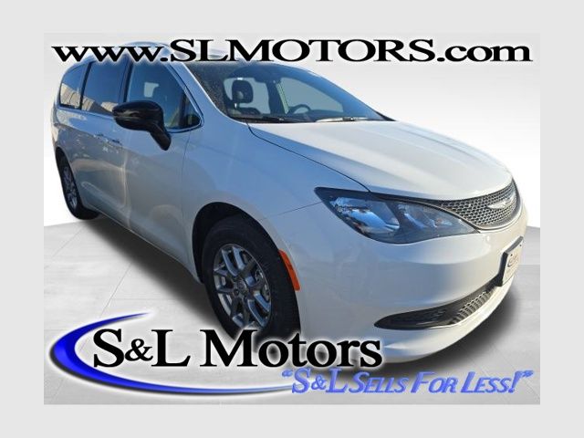 2026 Chrysler Voyager LX's photo