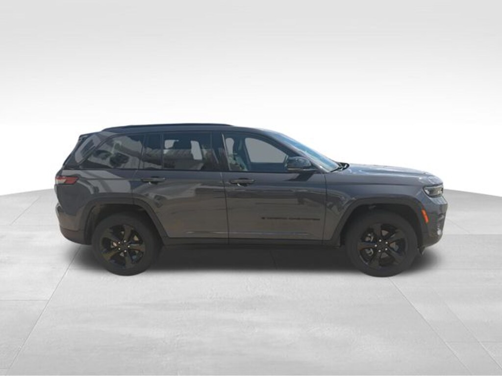 Used 2024 Jeep Grand Cherokee Altitude SUV