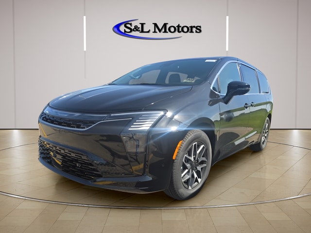 2027 Chrysler Pacifica Limited's photo