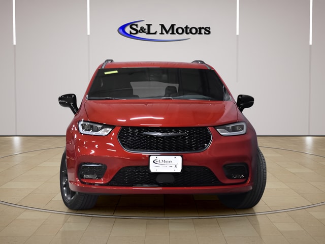2026 Chrysler Pacifica Select's photo