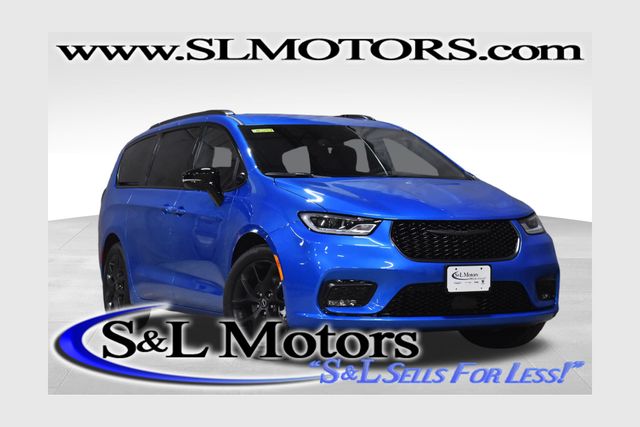 2026 Chrysler Pacifica Passenger Van 