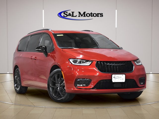 2026 Chrysler Pacifica Select's photo