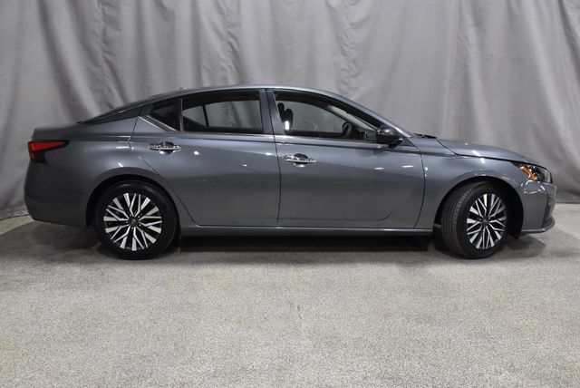 2024 Nissan Altima 2.5 SV photo 2