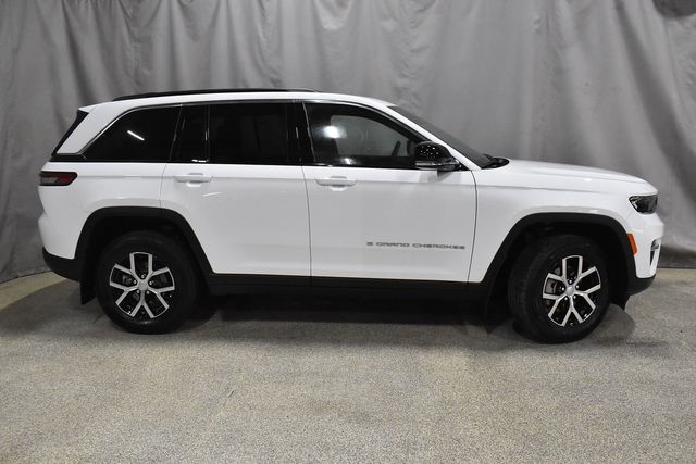 2025 Jeep Grand Cherokee Limited photo 2