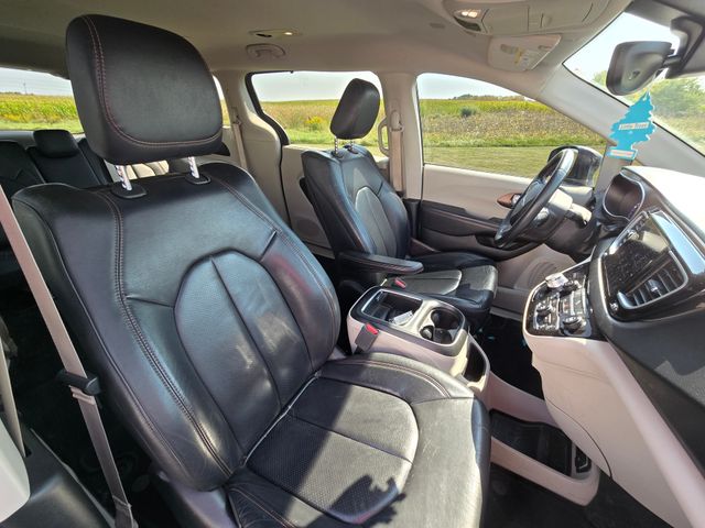 2018 Chrysler Pacifica Touring Plus photo 4