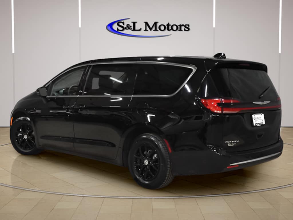 Certified 2024 Chrysler Pacifica Touring L Minivan/Van