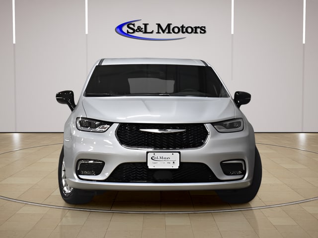 2026 Chrysler Pacifica Select's photo