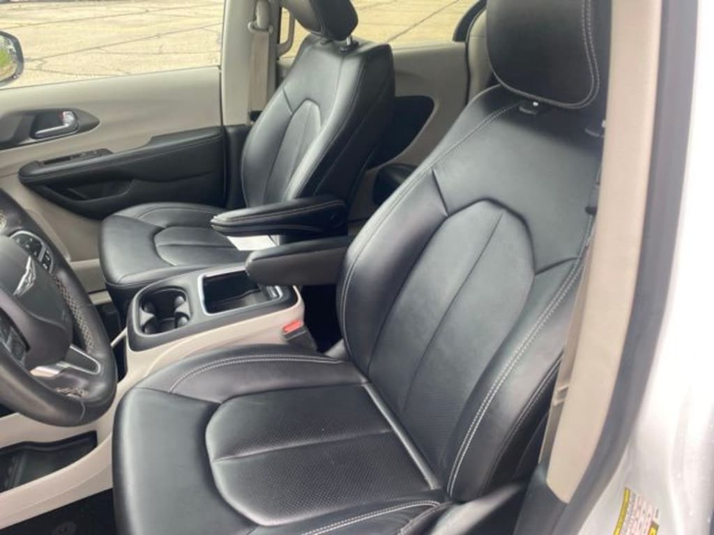 Certified 2024 Chrysler Pacifica Touring L Minivan/Van