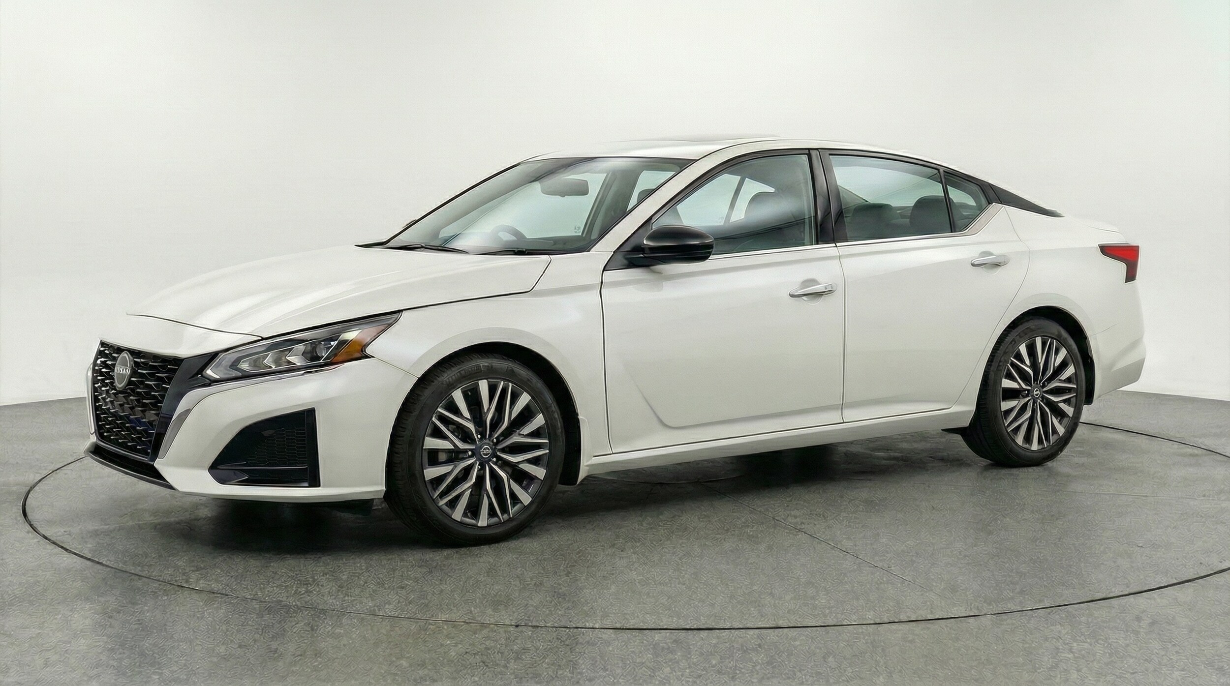 Thumbnail: 2025 Nissan Altima - 3