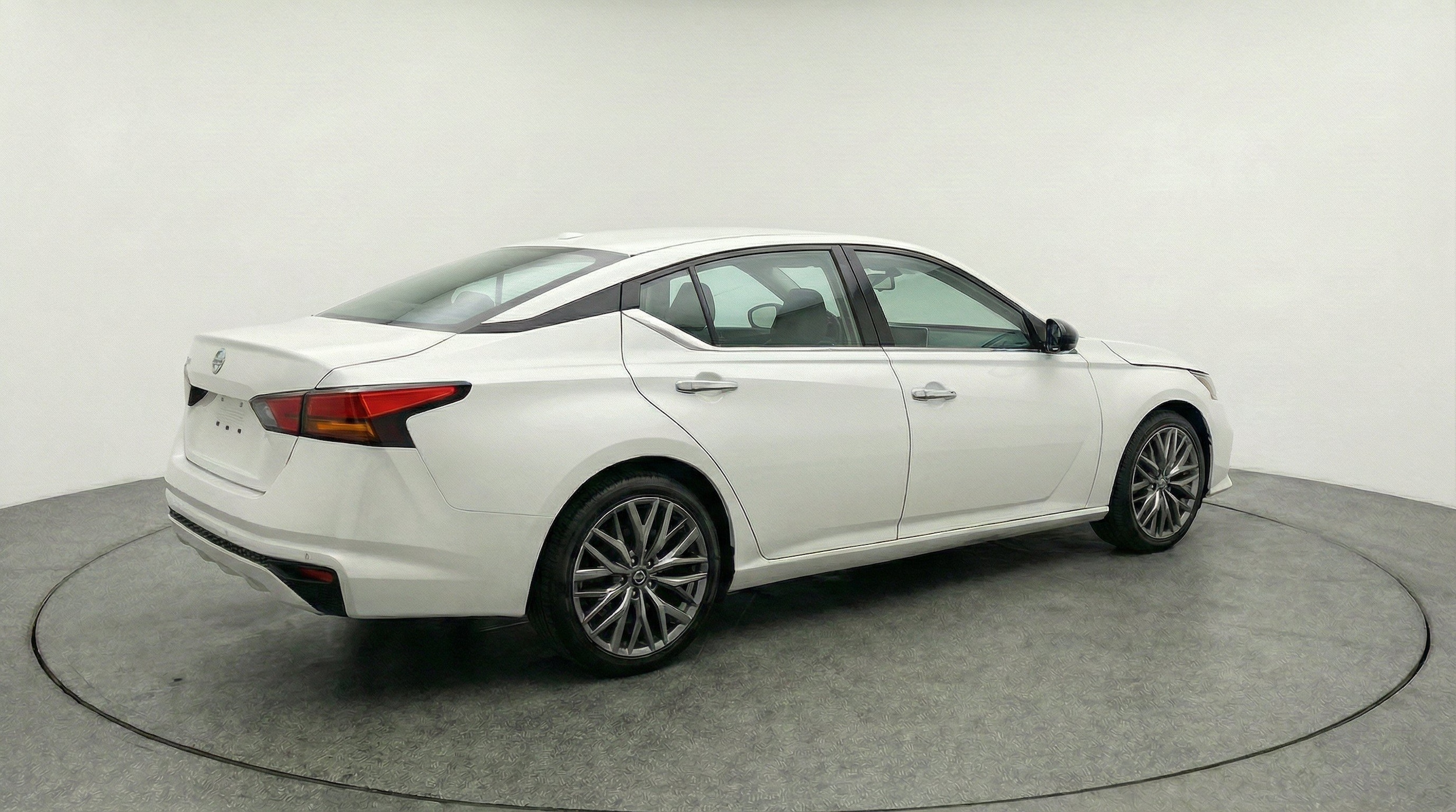 Thumbnail: 2025 Nissan Altima - 9