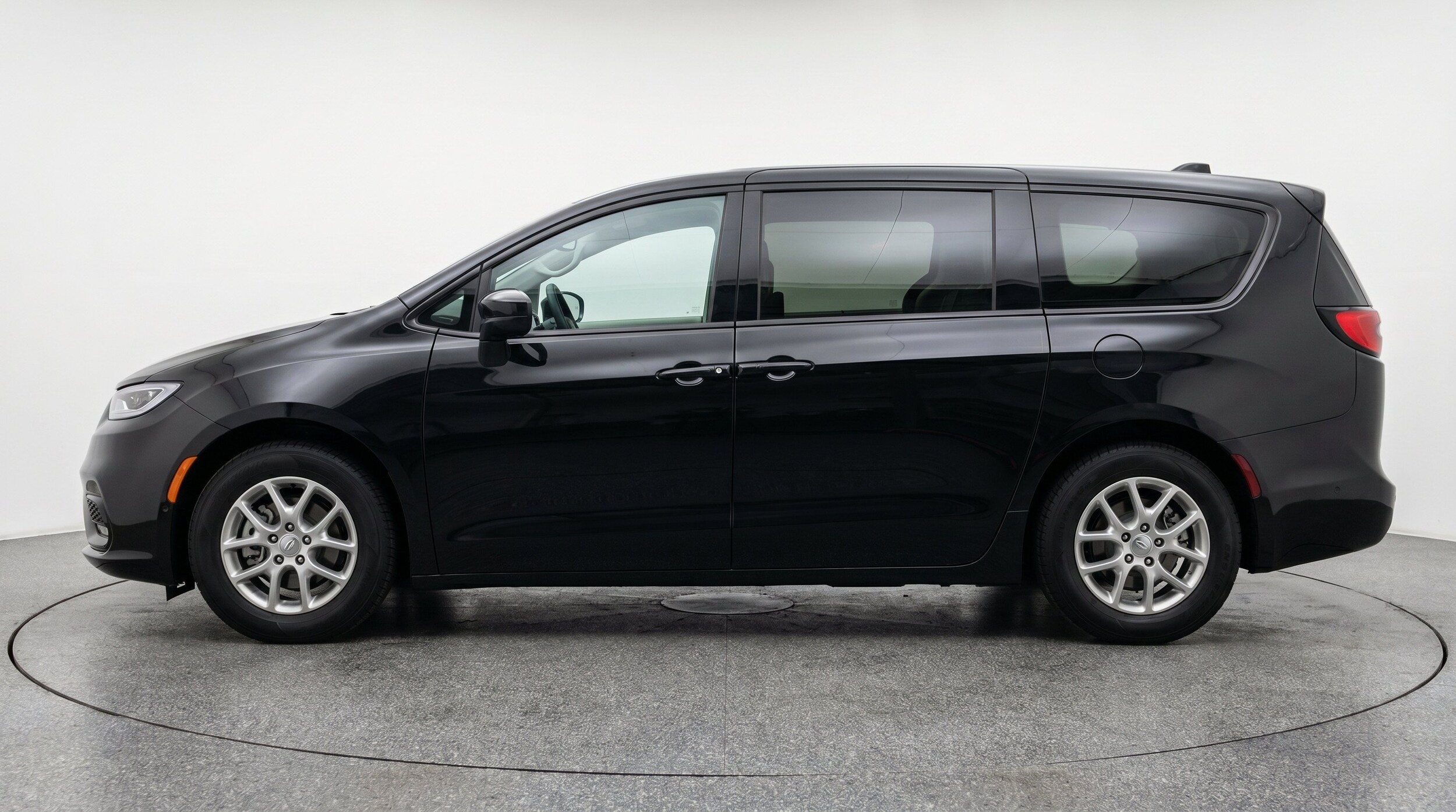 Thumbnail: 2024 Chrysler Voyager - 5